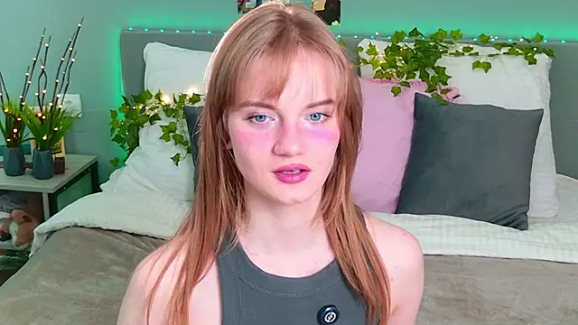 ElfieWhite online show from 06/19/26, 04:55