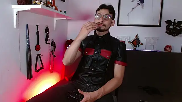 Snapshot of Thom_sam_ chatting on 03/08/26, 02:15 Thom sam online show from 03/08/26, 02:15