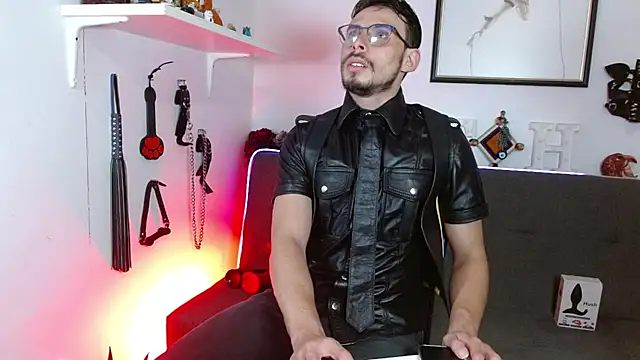 Snapshot of Thom_sam_ chatting on 03/11/26, 01:00 Thom sam online show from 03/11/26, 01:00