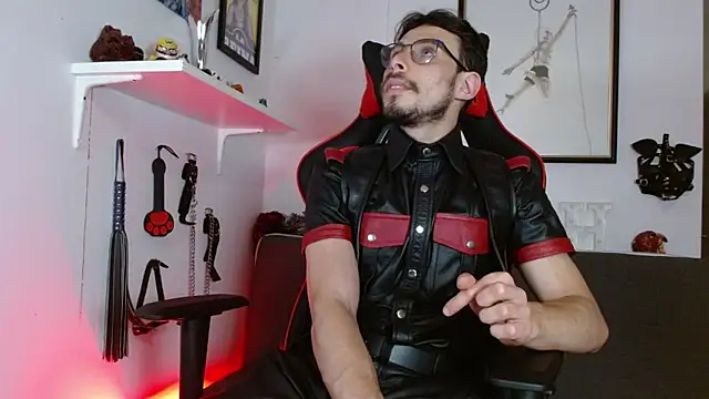 Snapshot of Thom_sam_ chatting on 03/25/26, 12:49 Thom sam online show from 03/25/26, 12:49