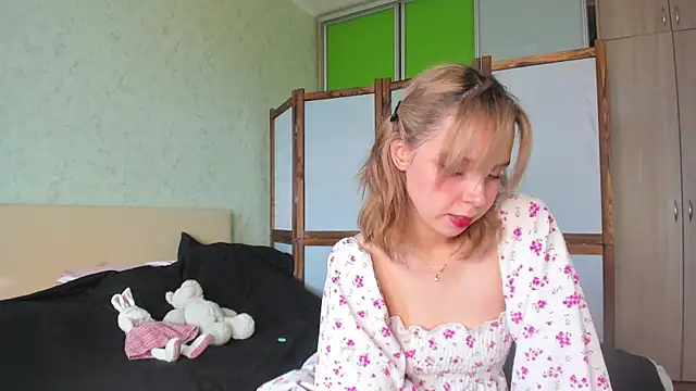 GlitchyDolly online show from 05/21/26, 03:57