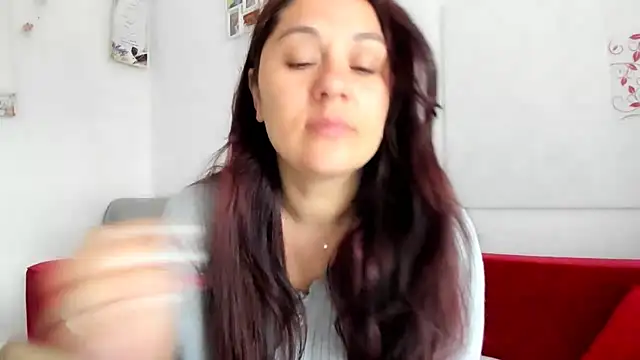EVELYNA88 online show from 06/12/26, 07:51