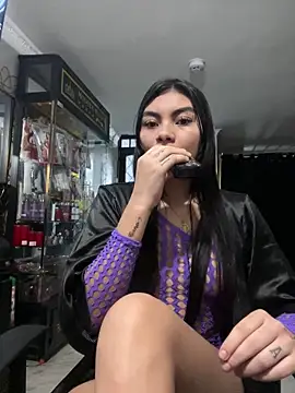 Snapshot of eimmy__skinny chatting on 04/13/26, 02:28 eimmy skinny online show from 04/13/26, 02:28