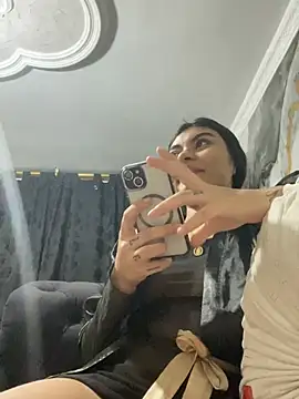 Snapshot of eimmy__skinny chatting on 04/19/26, 02:11 eimmy skinny online show from 04/19/26, 02:11