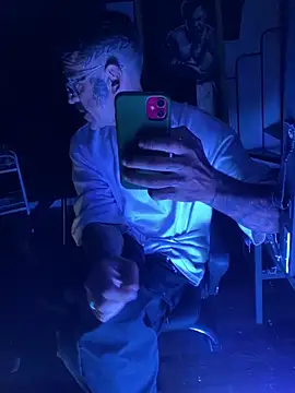 Snapshot of pieles chatting on 03/25/26, 07:14 pieles online show from 03/25/26, 07:14