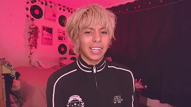 Snapshot of prince_oliverr chatting on 02/17/26, 05:26 prince oliverr online show from 02/17/26, 05:26