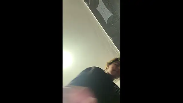 Snapshot of prince_oliverr chatting on 04/04/26, 02:10 prince oliverr online show from 04/04/26, 02:10