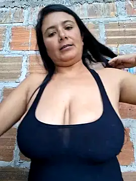 Snapshot of Gissele_Rubi chatting on 06/05/26, 03:40 Gissele Rubi online show from 06/05/26, 03:40