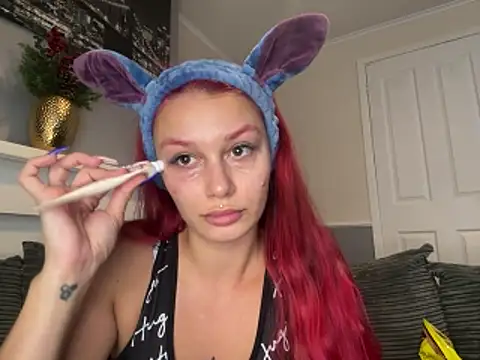 FoxyValentine online show from 06/17/26, 03:02