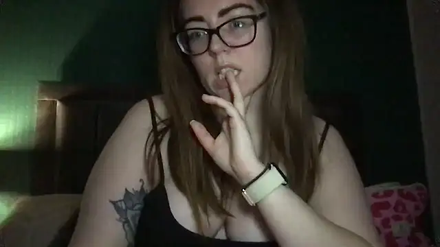 Snapshot of CurvyBx chatting on 03/05/26, 08:38 CurvyBx online show from 03/05/26, 08:38