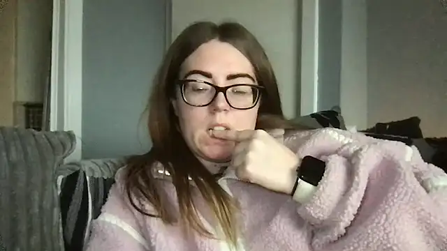 Snapshot of CurvyBx chatting on 03/16/26, 02:43 CurvyBx online show from 03/16/26, 02:43