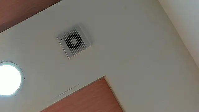 Lunakellerr online show from 06/20/26, 10:51