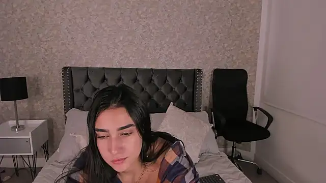 Anika H online show from 05/17/26, 12:01