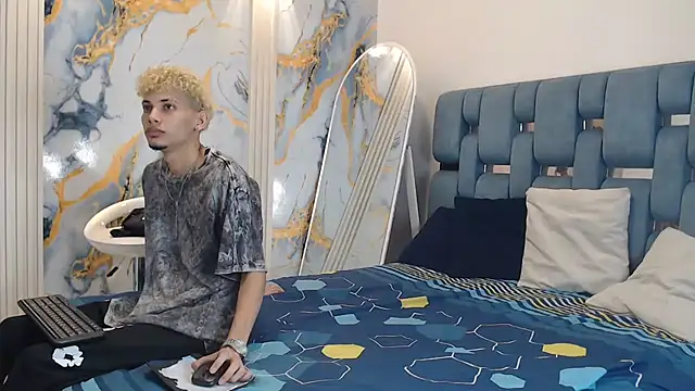 YOUNG BOYS HELL online show from 05/27/26, 01:13