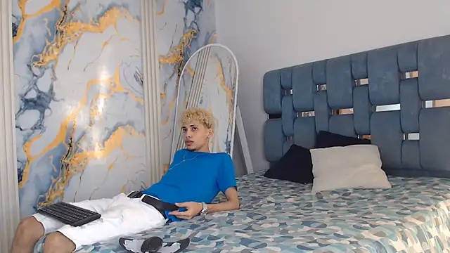 YOUNG BOYS HELL online show from 06/18/26, 01:50