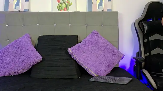 Ivy Heat online show from 06/24/26, 01:37