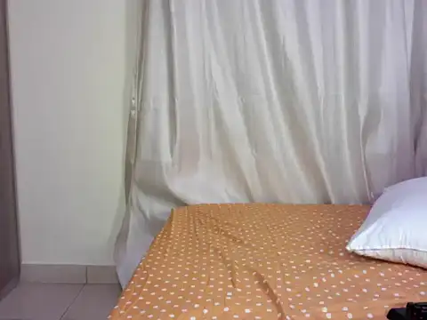Snapshot of Petite_spice chatting on 02/14/26, 07:32 Petite spice online show from 02/14/26, 07:32