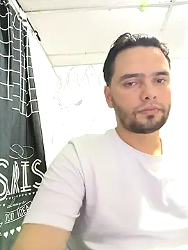 Snapshot of angel_leon01 chatting on 02/17/26, 05:04 angel leon01 online show from 02/17/26, 05:04