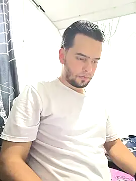 Snapshot of angel_leon01 chatting on 02/17/26, 10:05 angel leon01 online show from 02/17/26, 10:05