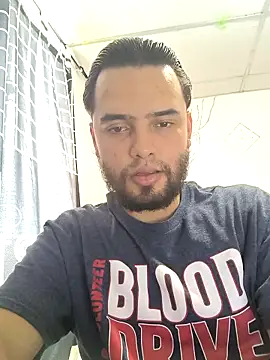 Snapshot of angel_leon01 chatting on 03/18/26, 04:10 angel leon01 online show from 03/18/26, 04:10