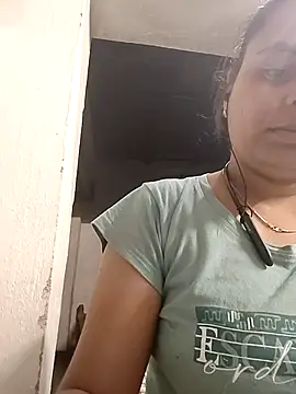 Snapshot of taniya0 chatting on 04/10/26, 04:33 taniya0 online show from 04/10/26, 04:33