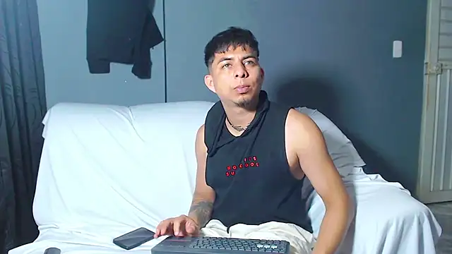 Snapshot of polloCol4U chatting on 03/12/26, 12:17 polloCol4U online show from 03/12/26, 12:17