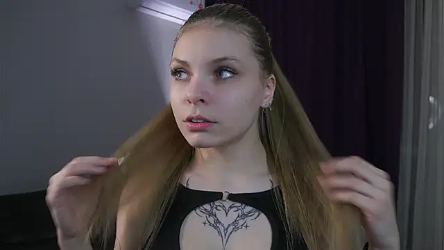 Snapshot of ZofiaPantano chatting on 03/08/26, 02:43 ZofiaPantano online show from 03/08/26, 02:43