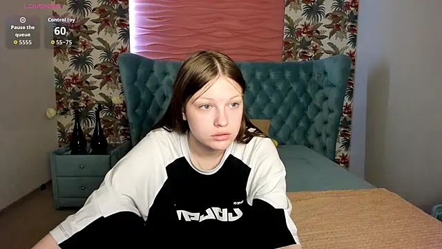 LauraBev online show from 04/26/26, 05:49