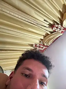 Snapshot of Valentinacouple chatting on 02/22/26, 05:08 Valentinacouple online show from 02/22/26, 05:08