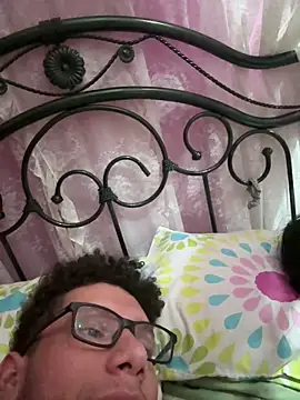 Snapshot of Valentinacouple chatting on 03/08/26, 05:22 Valentinacouple online show from 03/08/26, 05:22