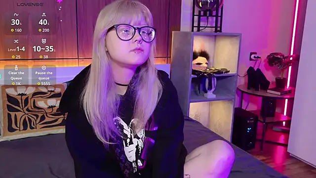 Snapshot of MoliQin chatting on 04/19/26, 08:13 MoliQin online show from 04/19/26, 08:13