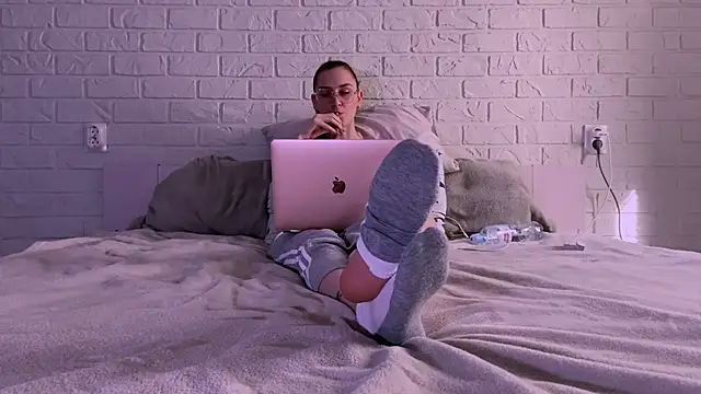 Snapshot of missmiroslava chatting on 04/10/26, 11:04 missmiroslava online show from 04/10/26, 11:04