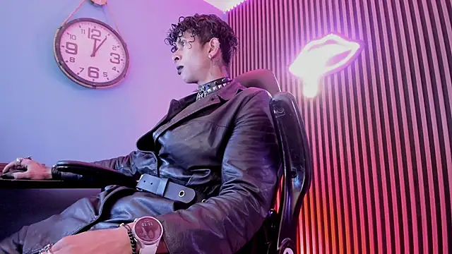 Snapshot of Maximoking26 chatting on 02/19/26, 04:19 Maximoking26 online show from 02/19/26, 04:19