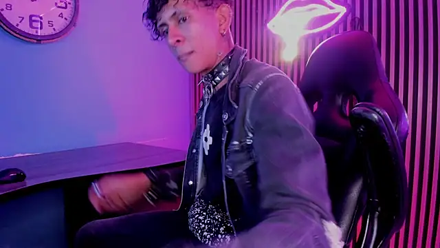 Snapshot of Maximoking26 chatting on 02/21/26, 04:35 Maximoking26 online show from 02/21/26, 04:35