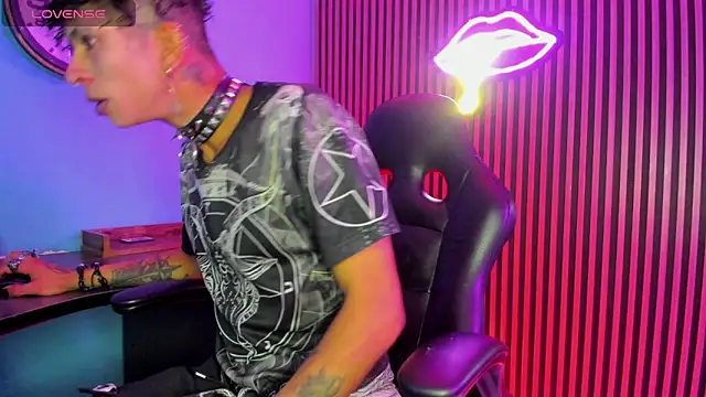 Snapshot of Maximoking26 chatting on 02/27/26, 12:27 Maximoking26 online show from 02/27/26, 12:27