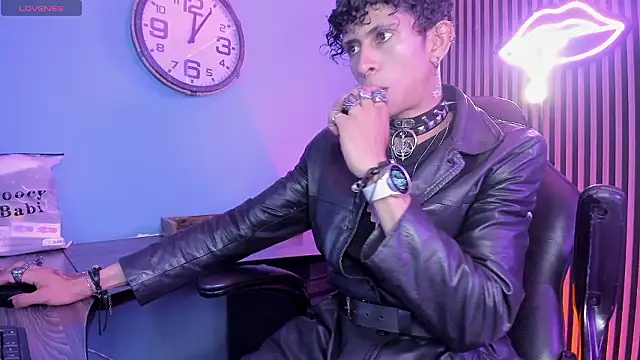 Snapshot of Maximoking26 chatting on 03/13/26, 03:35 Maximoking26 online show from 03/13/26, 03:35