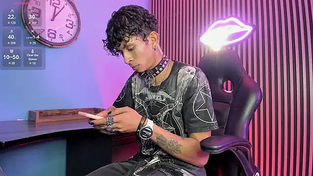 Snapshot of Maximoking26 chatting on 03/14/26, 03:12 Maximoking26 online show from 03/14/26, 03:12