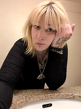 Snapshot of RainbowClouds chatting on 04/10/26, 08:52 RainbowClouds online show from 04/10/26, 08:52