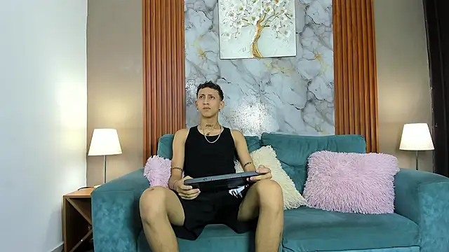 Snapshot of BOYS_PLAY chatting on 04/02/26, 01:31 BOYS PLAY online show from 04/02/26, 01:31