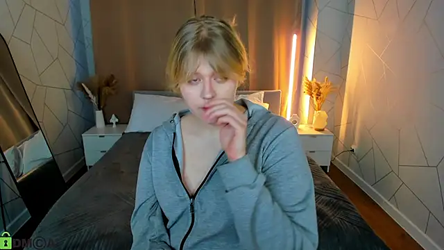 luna c0ra online show from 02/28/26, 01:06