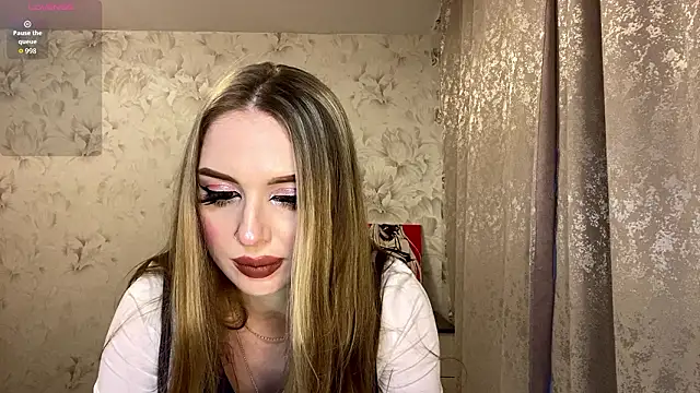 Snapshot of LeaClaerky chatting on 03/17/26, 03:15 LeaClaerky online show from 03/17/26, 03:15