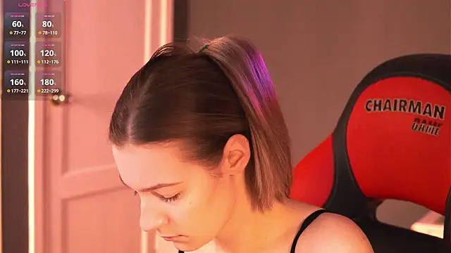 Snapshot of Vanessa__Lui chatting on 02/21/26, 10:27 Vanessa Lui online show from 02/21/26, 10:27