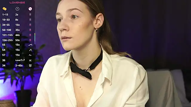 Snapshot of Vanessa__Lui chatting on 03/05/26, 03:52 Vanessa Lui online show from 03/05/26, 03:52