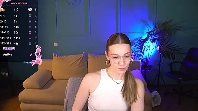 Snapshot of Vanessa__Lui chatting on 03/08/26, 03:05 Vanessa Lui online show from 03/08/26, 03:05