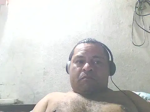 Snapshot of DesexedCooler chatting on 06/17/26, 11:16 DesexedCooler online show from 06/17/26, 11:16