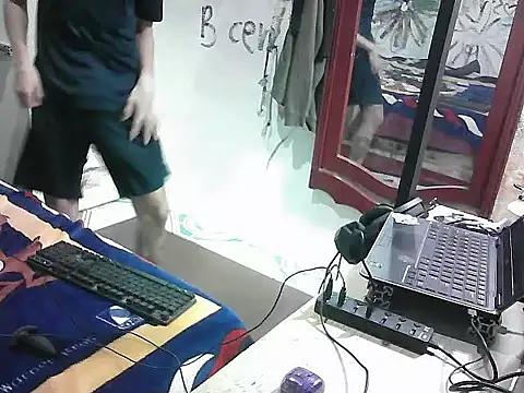 Snapshot of AntonBoyToy chatting on 07/17/26, 01:56 AntonBoyToy online show from 07/17/26, 01:56