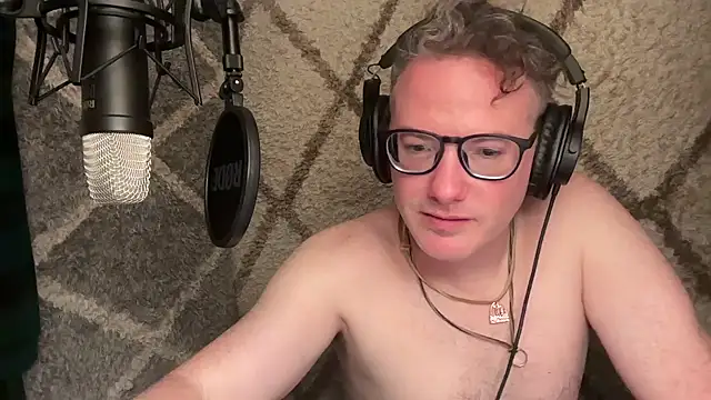 Snapshot of CunningColm chatting on 03/23/26, 03:21 CunningColm online show from 03/23/26, 03:21