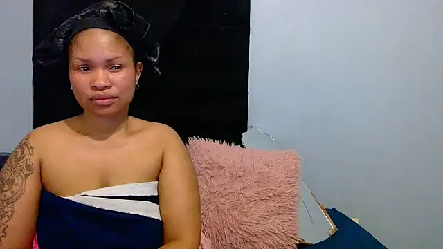 Snapshot of Loyal_Sashaa chatting on 06/30/26, 01:01 Loyal Sashaa online show from 06/30/26, 01:01