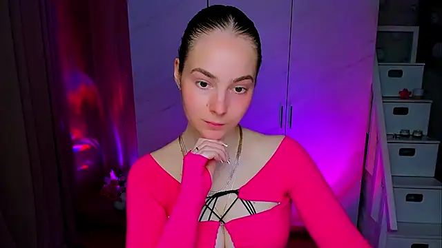 Maddy Wood  online show from 05/11/26, 02:45