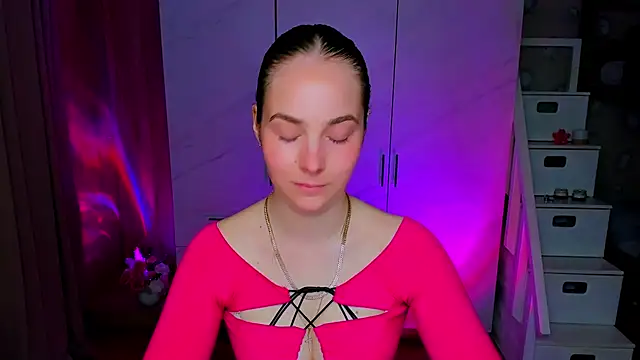 Maddy Wood  online show from 05/11/26, 04:15